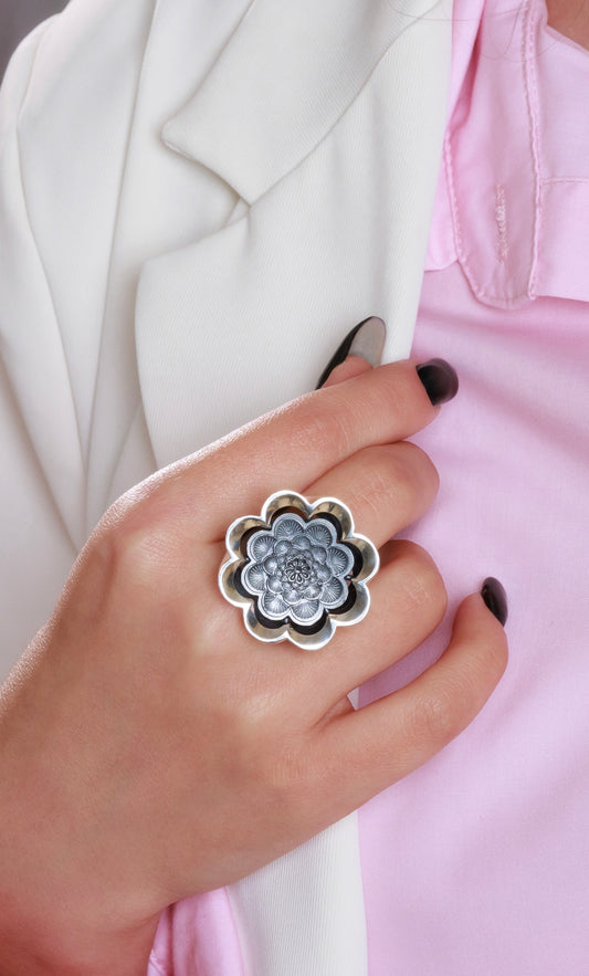 Silver ring Square flower fountain