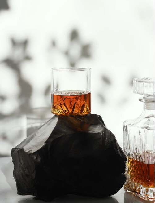 The Khustup Mountain Glass —The Legend of Syunik