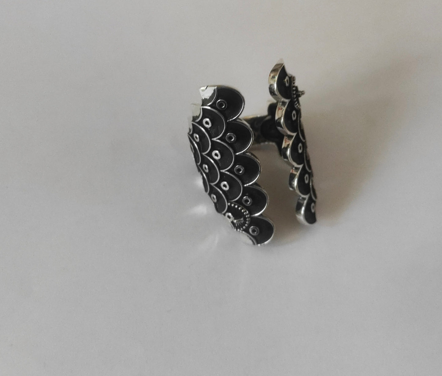 An original ring inspired by the architecture of the Cascade.