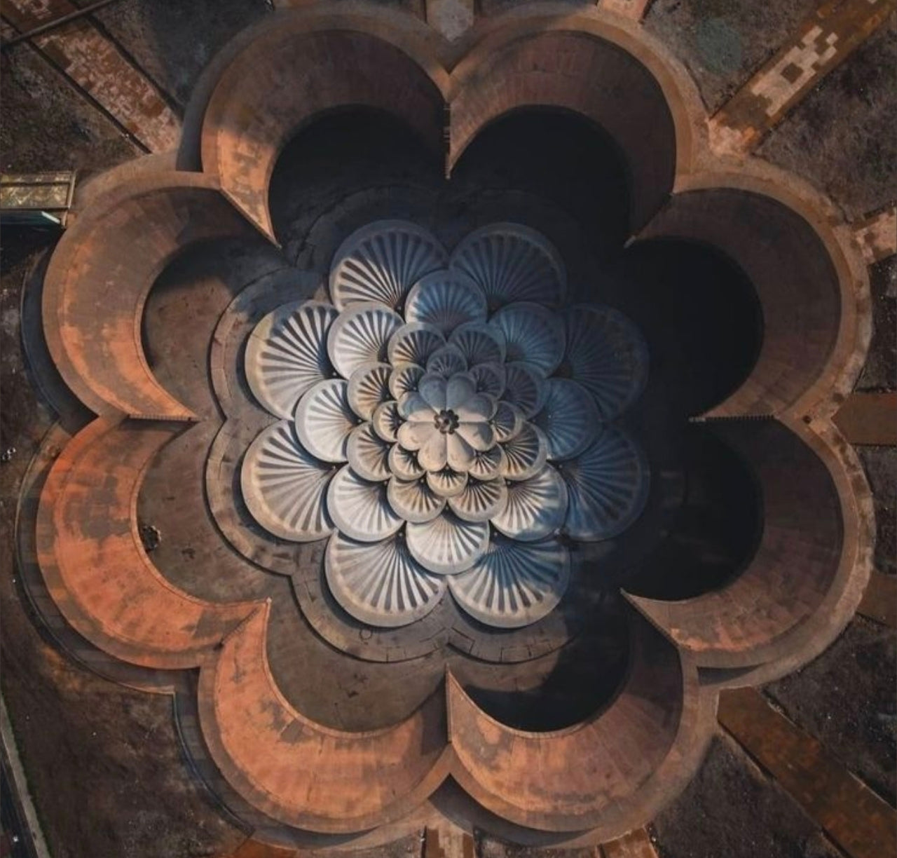 Silver ring Square flower fountain
