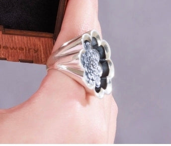 Silver ring Square flower fountain