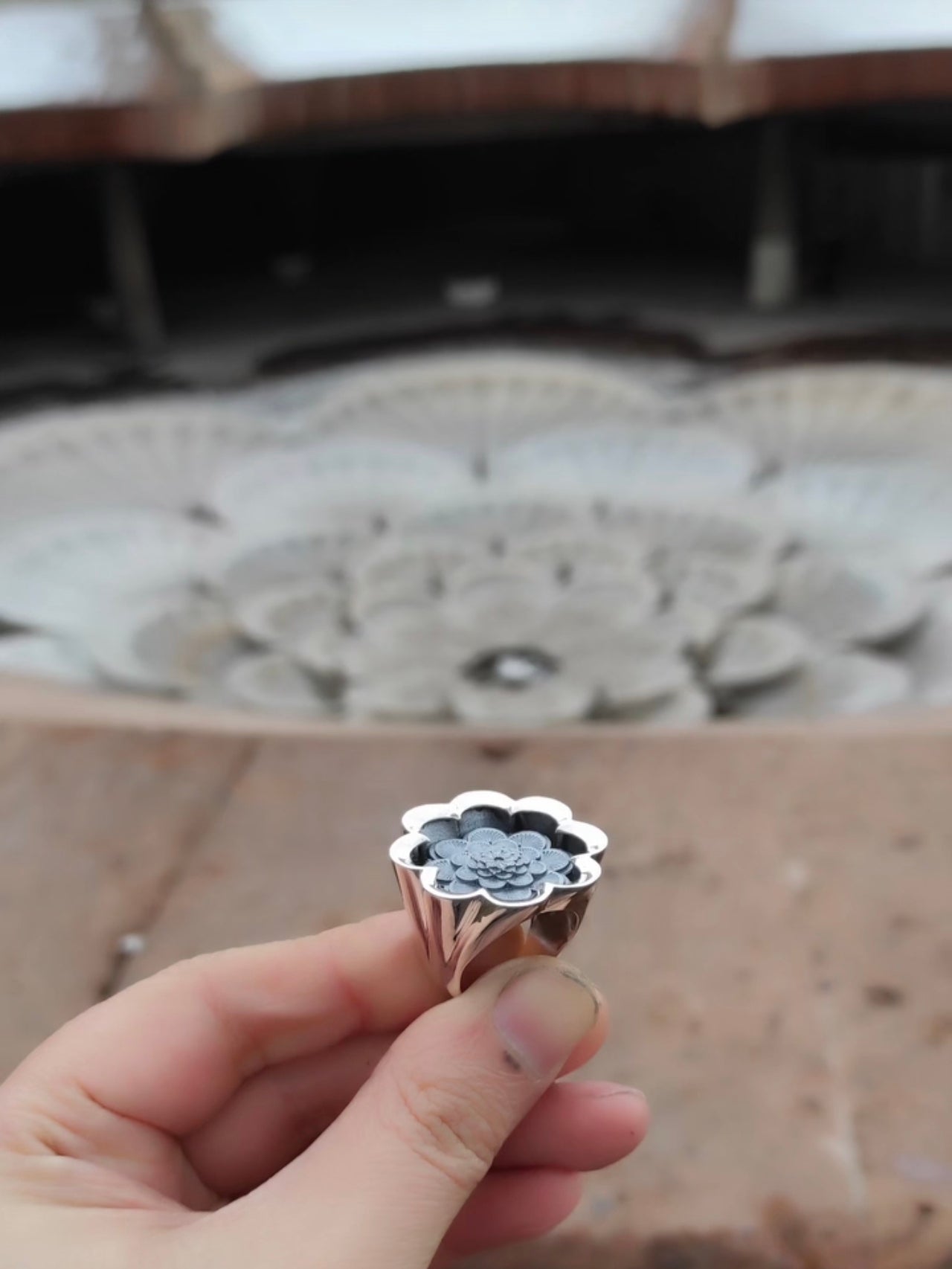 Silver ring Square flower fountain