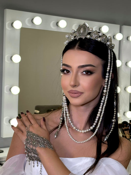 Headdress “Aghavni