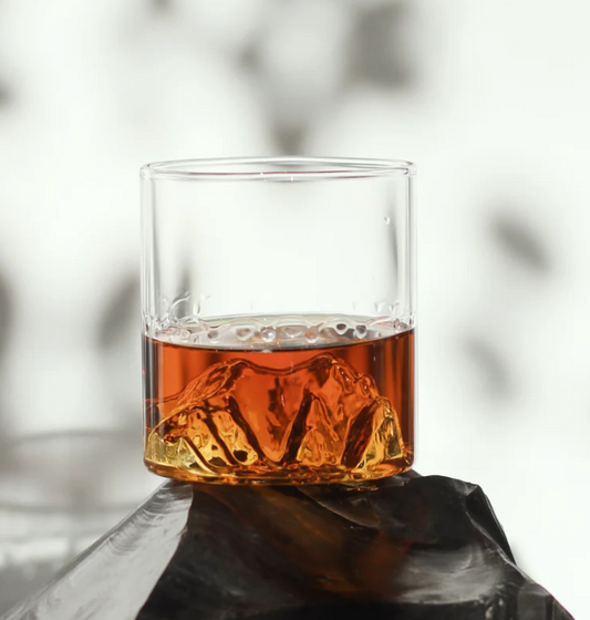 The Khustup Mountain Glass —The Legend of Syunik