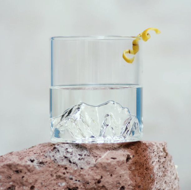 The Khustup Mountain Glass —The Legend of Syunik