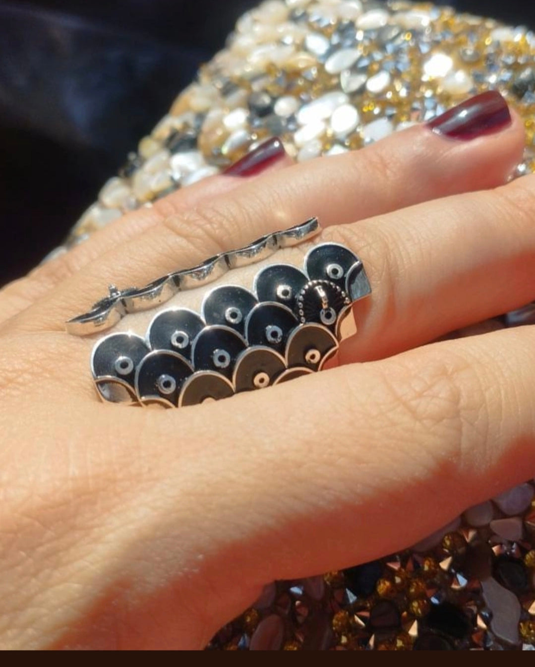 An original ring inspired by the architecture of the Cascade.