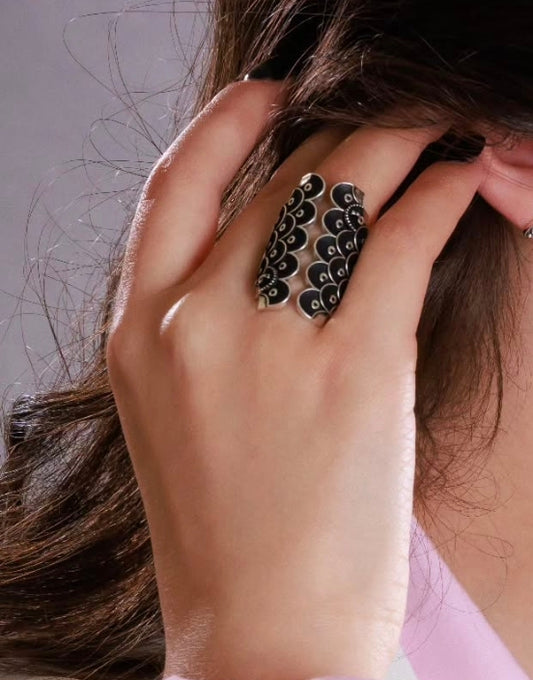 An original ring inspired by the architecture of the Cascade.