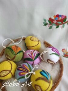 Easter egg,felt and lace