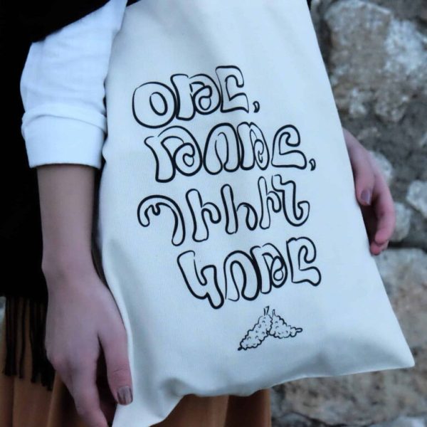 Tote bag "Ote, Tote, Peahin kote" /The air, the mulberry and the shovel stem