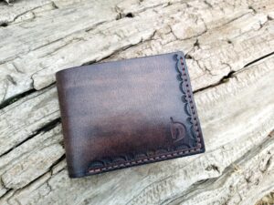 Men’s bi-fold leather wallet