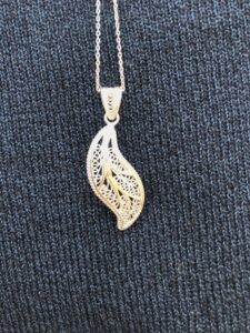 Silver filigree leaf necklace 021