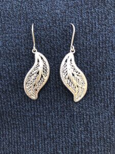 Silver filigree leaf earrings 04