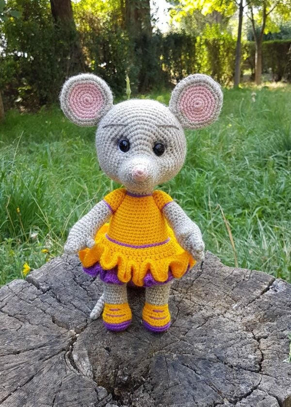 Knitted Mouse Doll