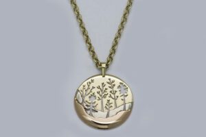 Gold pendant with chain P003