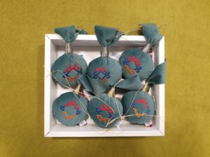 A Collection Box Of Souvenirs With Embroidered Ornaments (6 pieces)