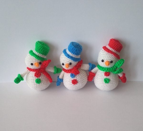 Knitted Snowman Dolls