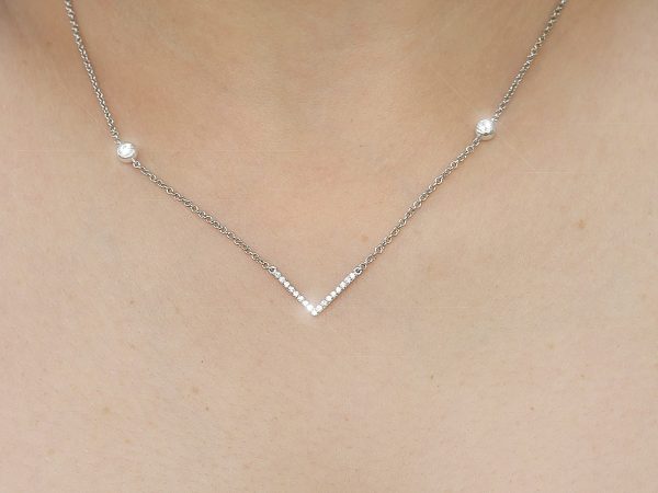 Necklace "V" silver