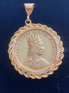 “Metzn” Tigran Medallion w/Bezel–21K Gold