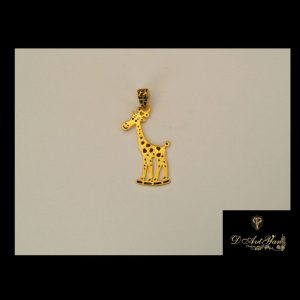 ” Արծաթյա էմալապատ ոսկեպատ կախազարդ. ընձուղտ