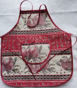 Apron for 6 -8 y.