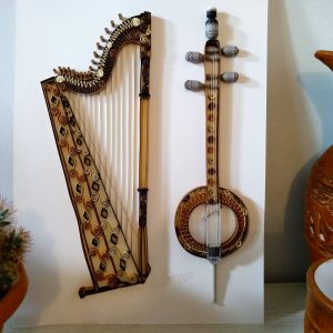 Armenian musical instruments Tavigh, Qamancha Տավիղ, Քամանչա