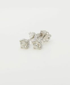 beautiful 18k stud earrings 0.48ct genuine diamond