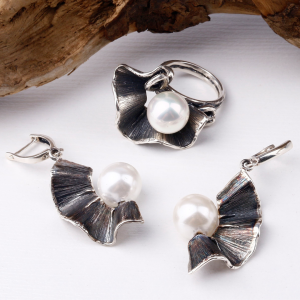 Natural pearls in jewelry