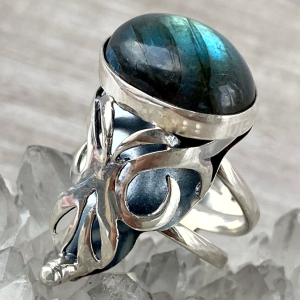 Sterling silver Ring with natural labradorite