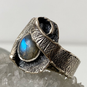 Exclusive ring | Natural labradorite | Sterling silver | Handmade jewelry