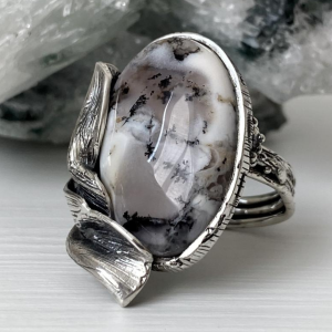 Silver ring with natural agate