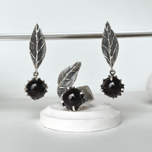 Sterling silver jewelry set with natural garnet | Shahinian jewelry