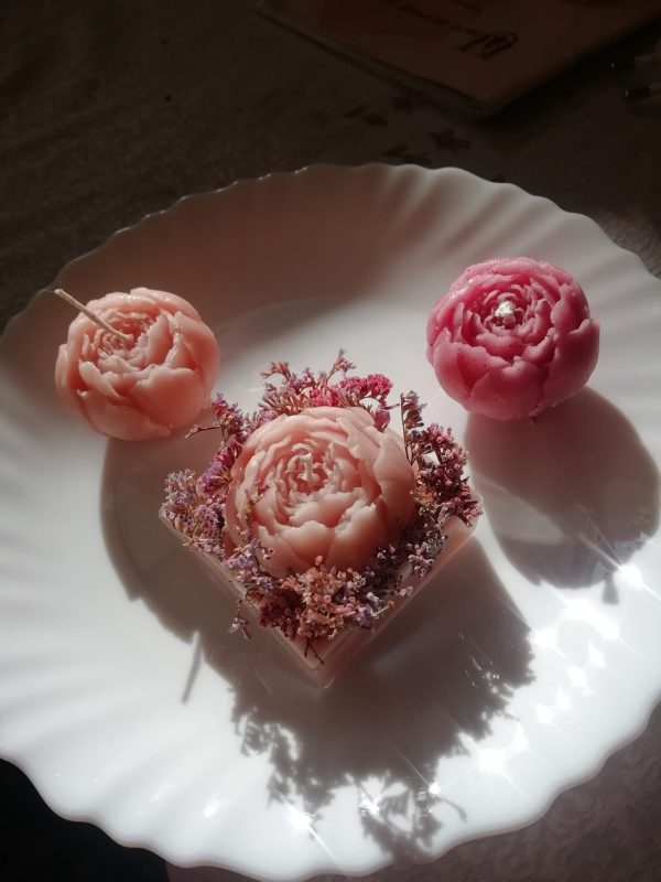 "Little Peony" Candle with Flowers