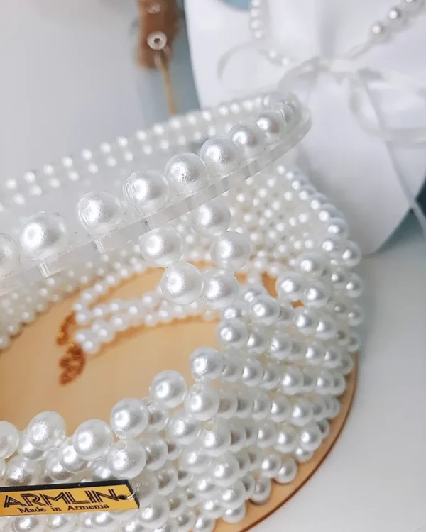 Jewelery box white pearls