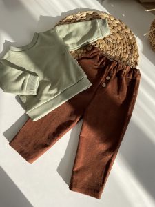 Baby outfit with green Sweatshirt