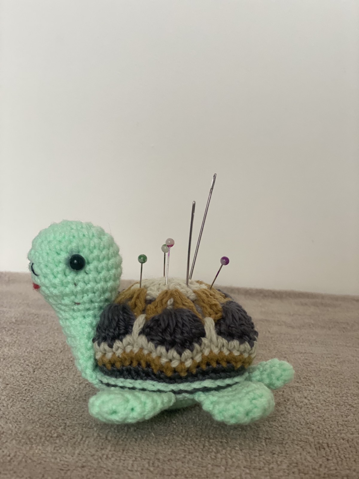 Amigurumi turtle pin cushion – Free pattern in English, Italian, French –  Carmen Crochet