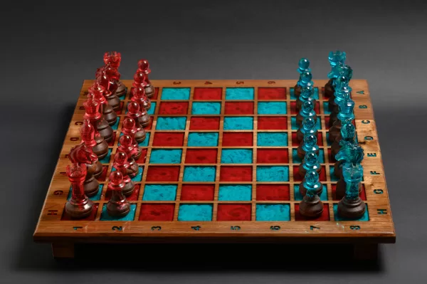 Chess Set Made of Wood and Resin | Pieces Glow in the Dark