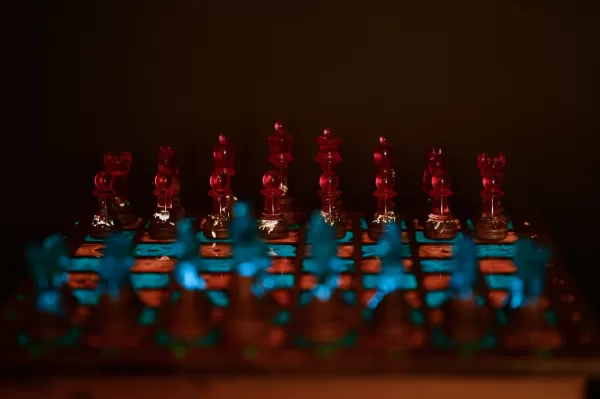 Chess Set Made of Wood and Resin | Pieces Glow in the Dark