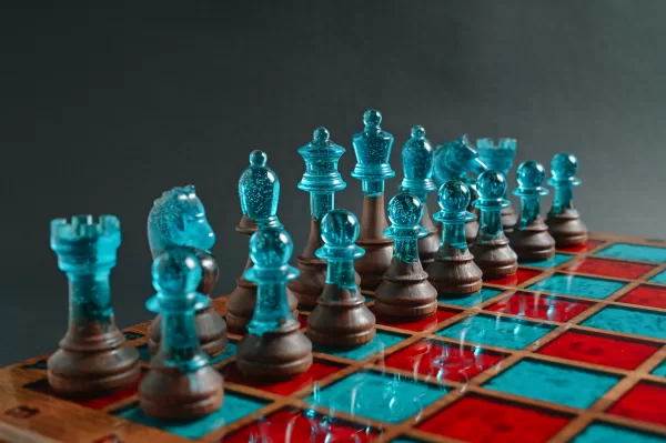 Chess Set Made of Wood and Resin | Pieces Glow in the Dark