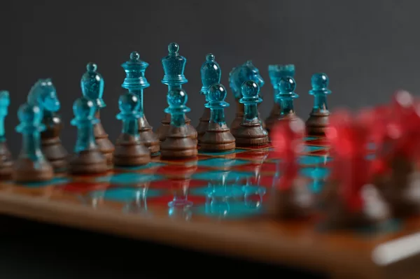 Chess Set Made of Wood and Resin | Pieces Glow in the Dark