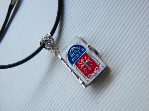 Miniature Prayer Book Pendant "The Lord's Prayer" in English