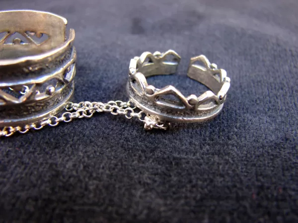 Silver Double Rings Ethnic Style, Chains Linked, Adjustable Multi-Finger Rings